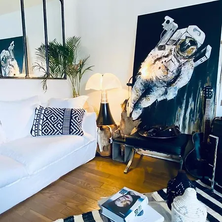 Parisien Chic Au Coeur De ! *